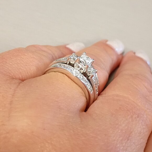 1.75. ct tw Diamond engagement ring with 2 enhancer bands 14K WG - Picture 2 of 4